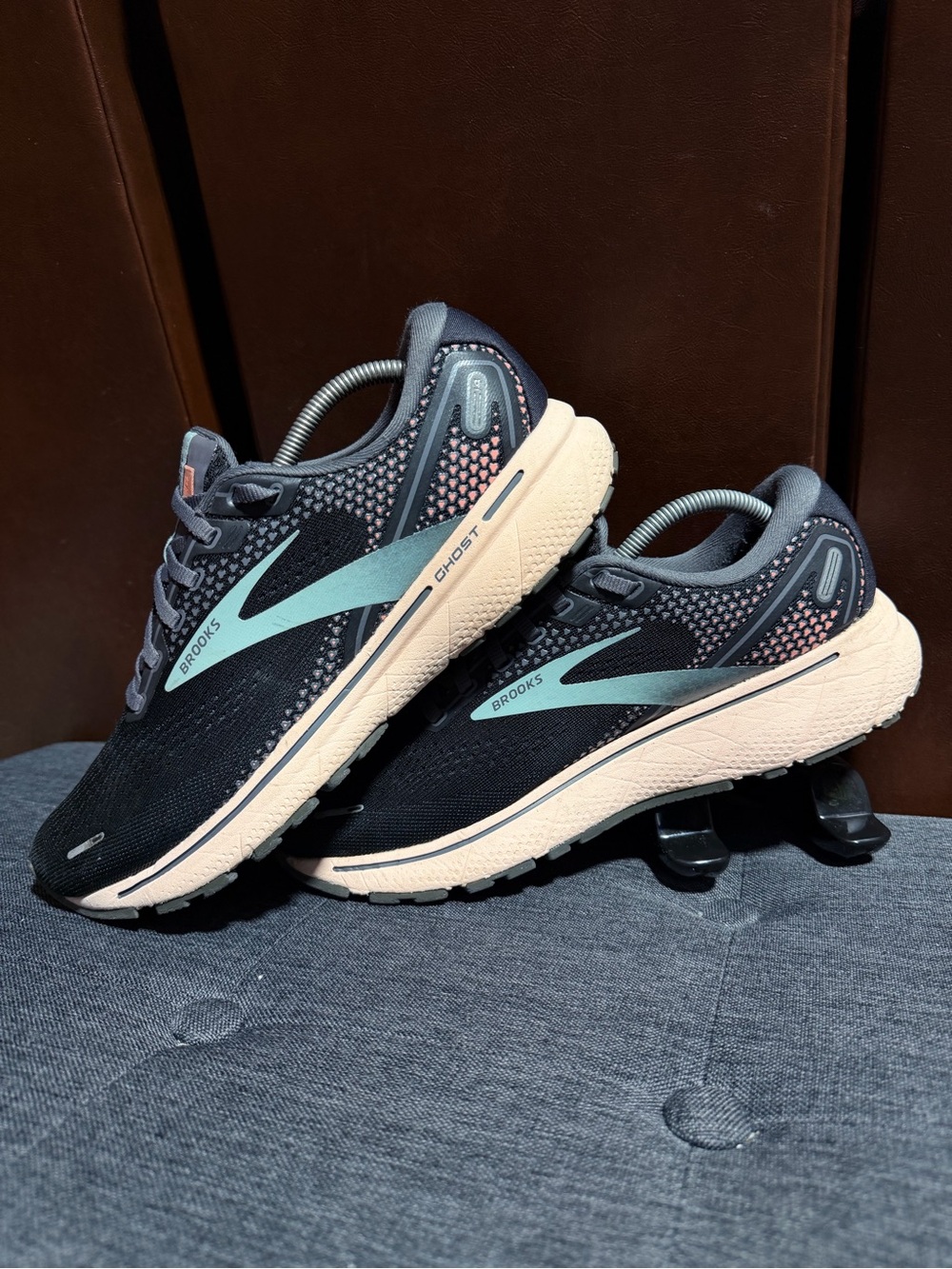Brooks Women's Running Shoes — Black with Mint and Beige size 10.5